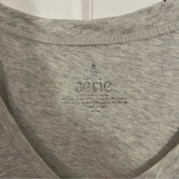 Aerie Light Gray and Pink Floral V-Neck Tee- Medium - Picture 2 of 4